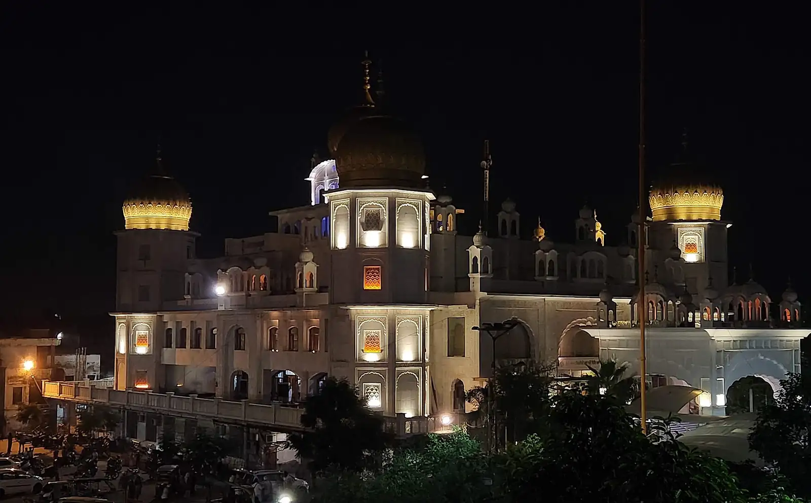Gurdwara Dukh Niwaran Sahib, Ludhiana, at night