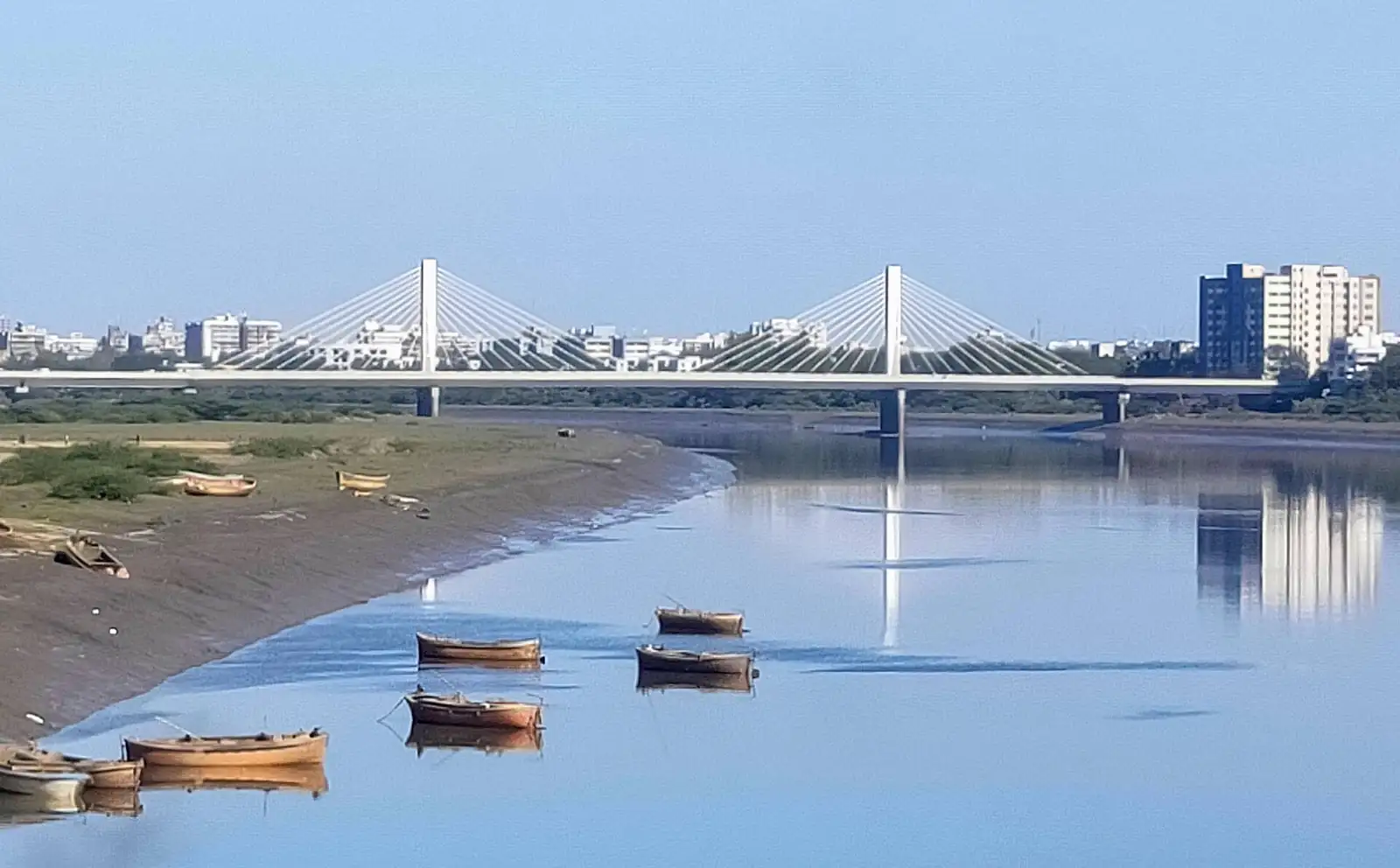 A cable-stayed bridge over the Tapi river, Surat